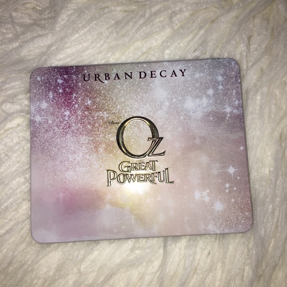 Urban Decay Other - Urban Decay Oz Glinda eyeshadow palette